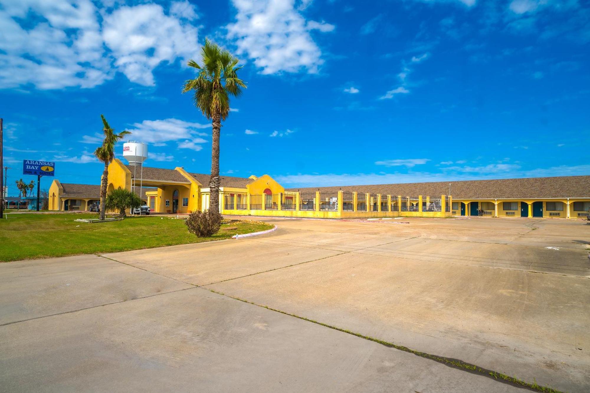 Aransas Bay Inn & Suites Corpus Christi By Oyo Aransas Pass Exterior photo