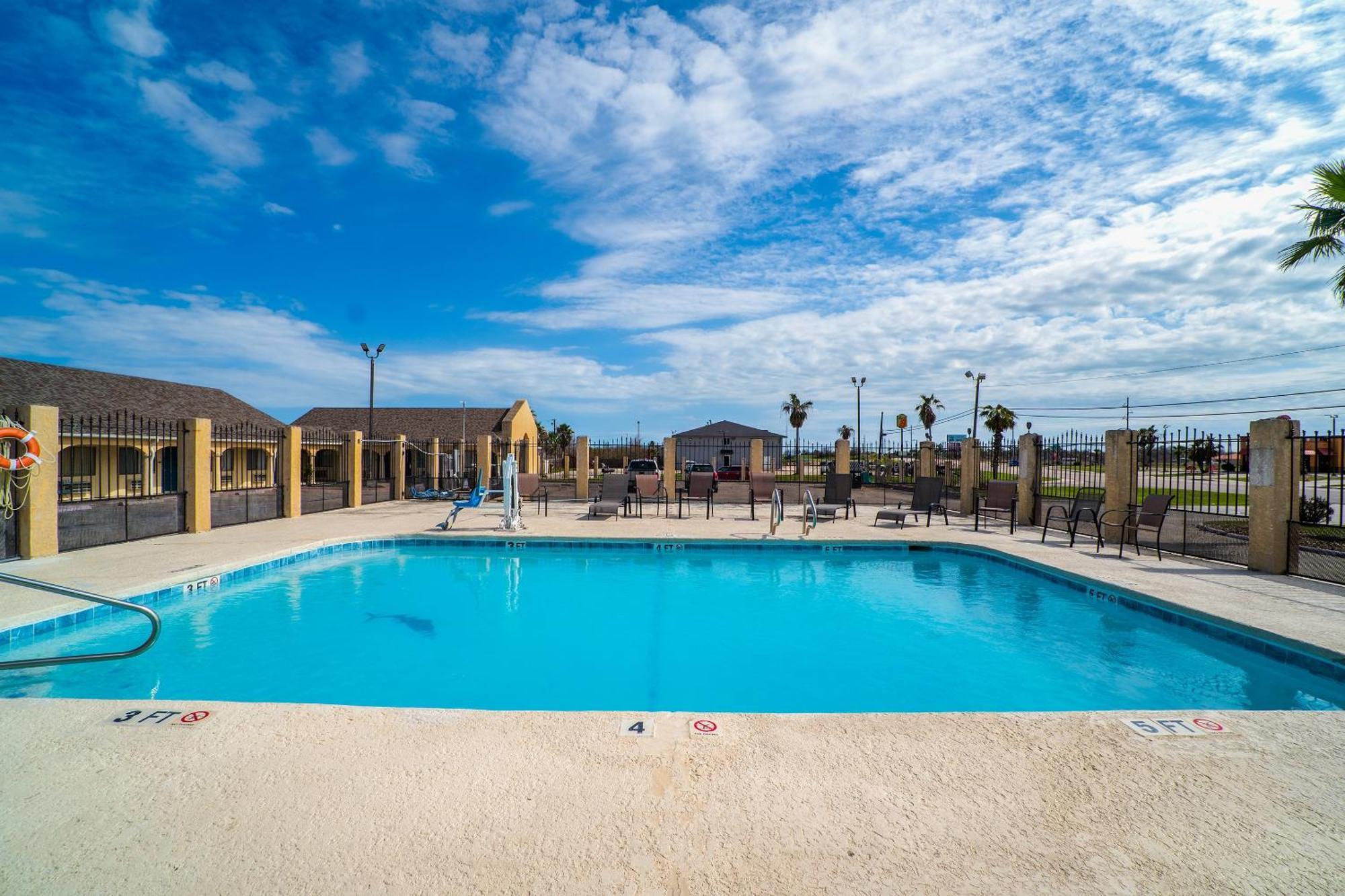 Aransas Bay Inn & Suites Corpus Christi By Oyo Aransas Pass Exterior photo
