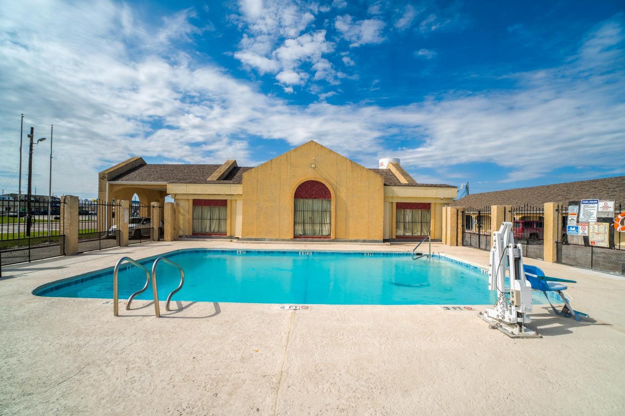 Aransas Bay Inn & Suites Corpus Christi By Oyo Aransas Pass Exterior photo